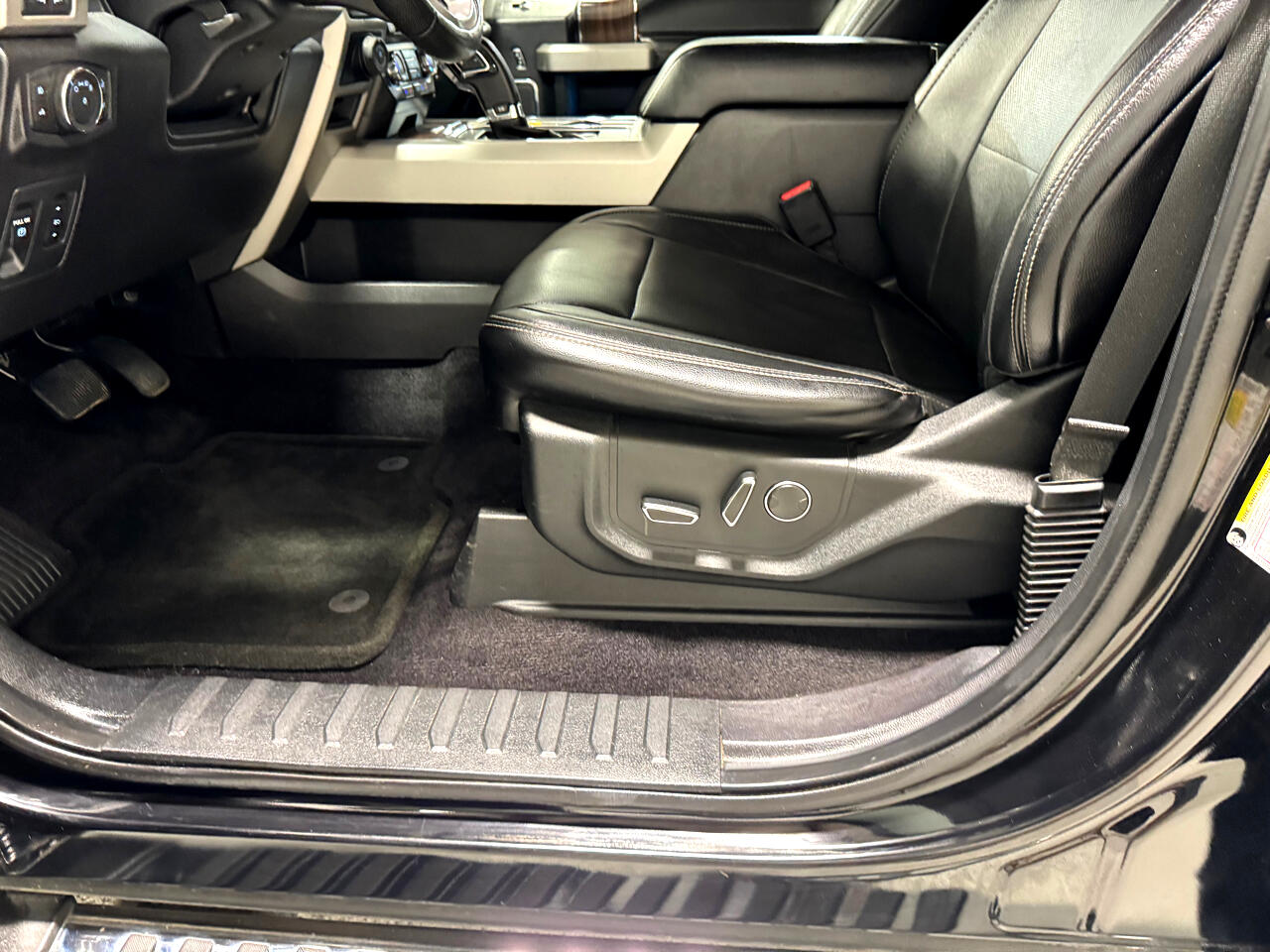 2016 Ford F-150 Lariat photo 13
