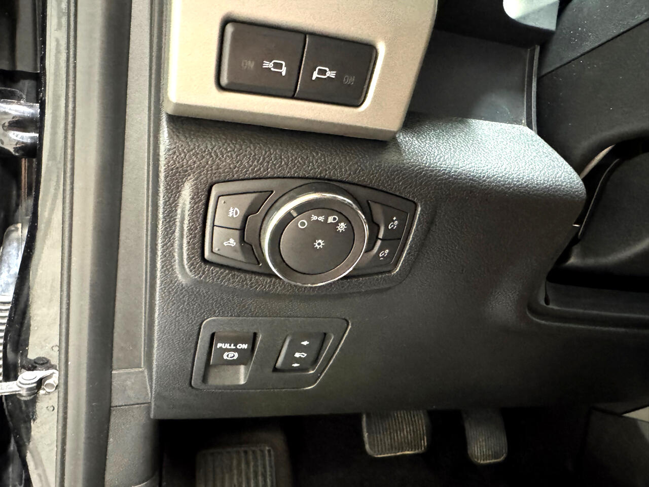 2016 Ford F-150 Lariat photo 19