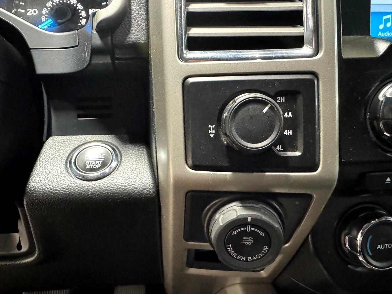 2016 Ford F-150 Lariat photo 21