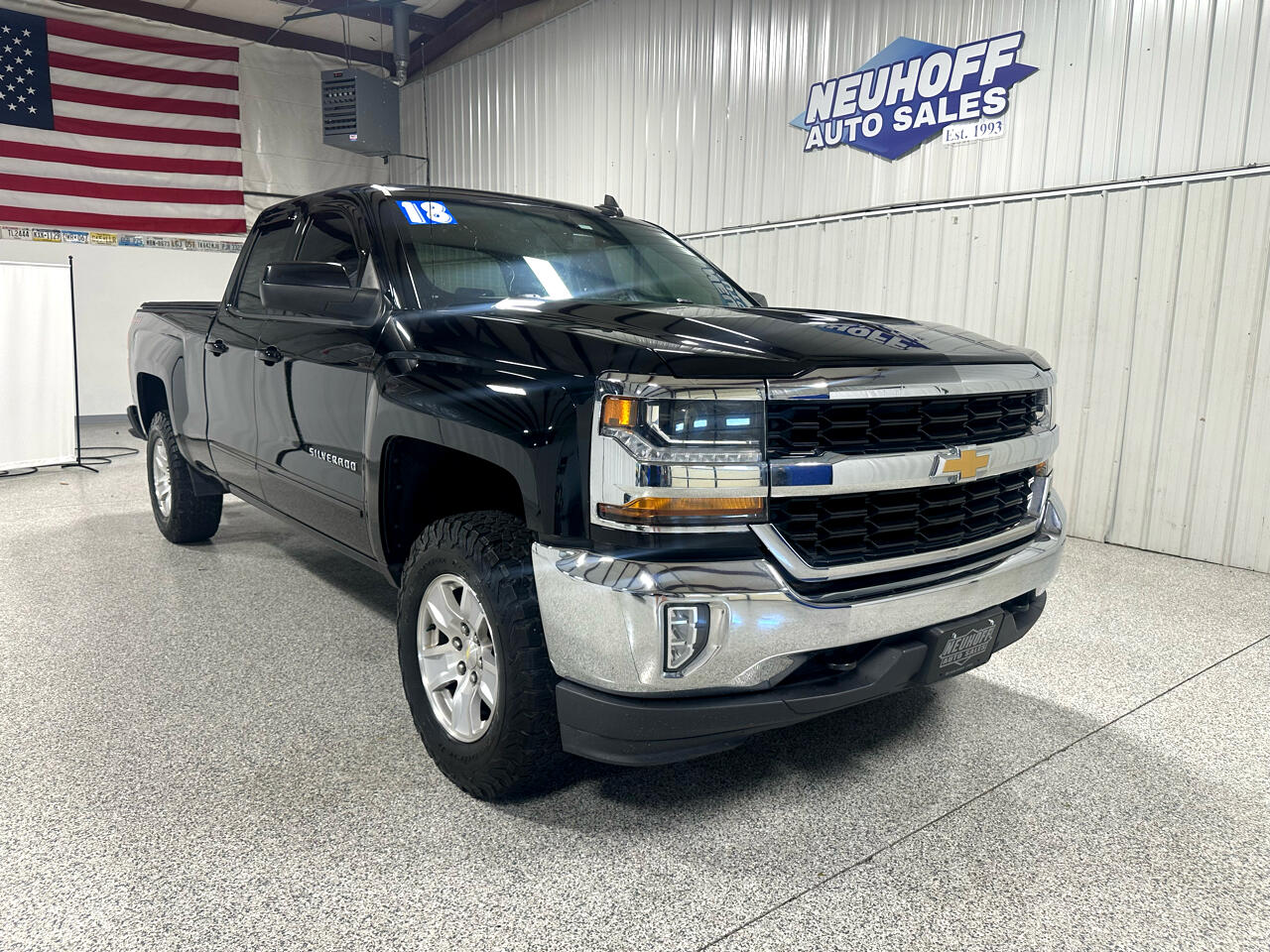 2018 Chevrolet Silverado 1500 LT photo 2