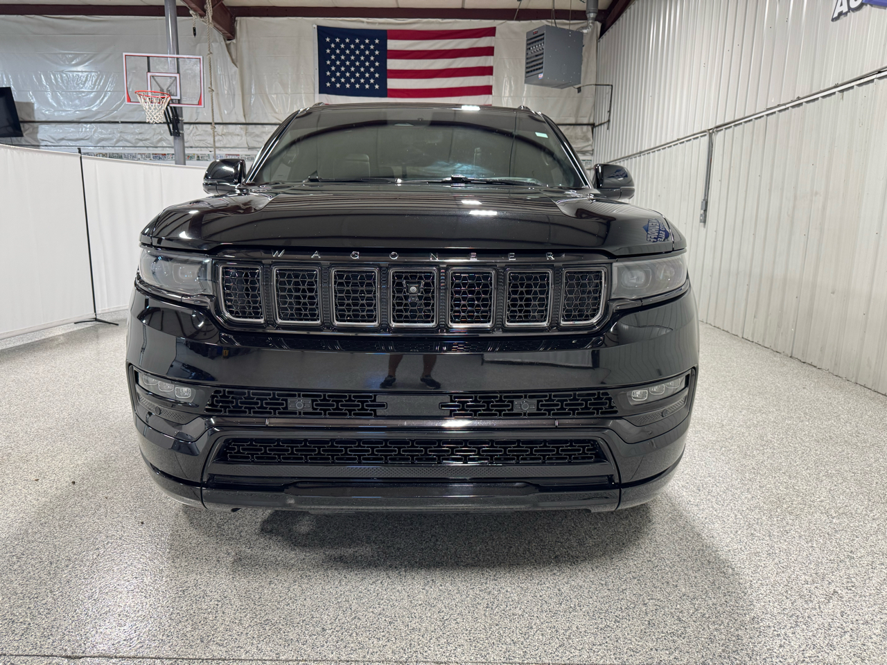 2023 Jeep Grand Wagoneer II photo 2