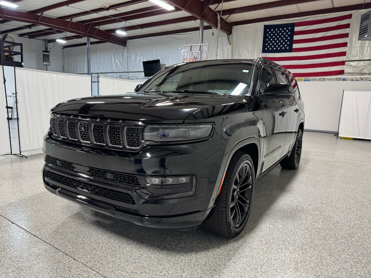 2023 Jeep Grand Wagoneer II photo 5