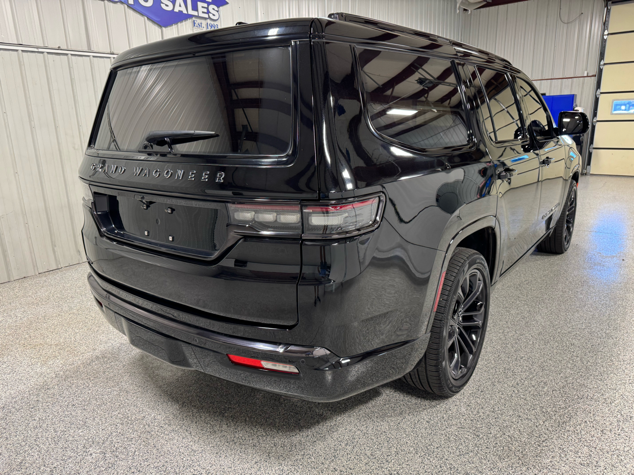 2023 Jeep Grand Wagoneer II photo 8