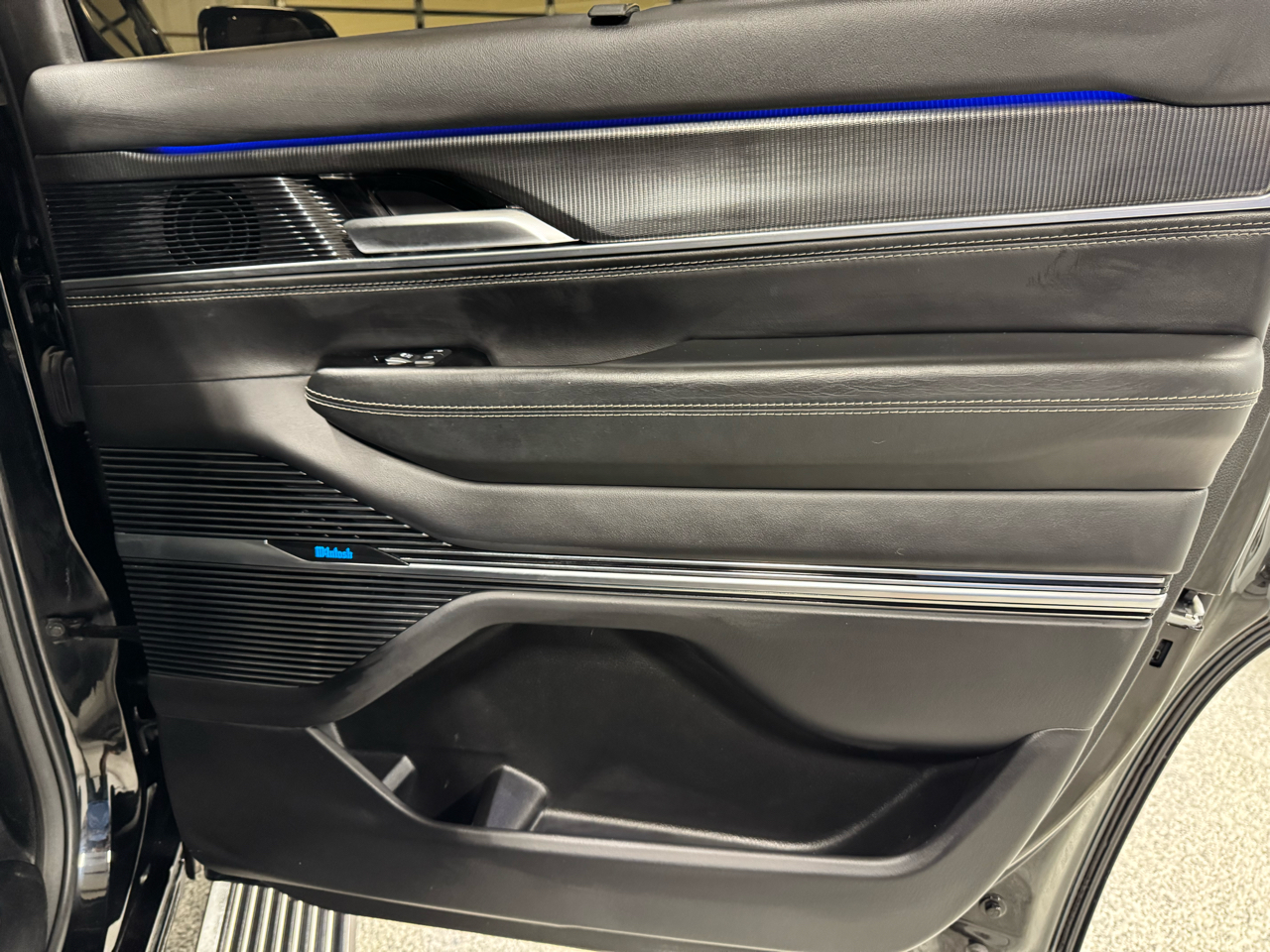 2023 Jeep Grand Wagoneer II photo 12