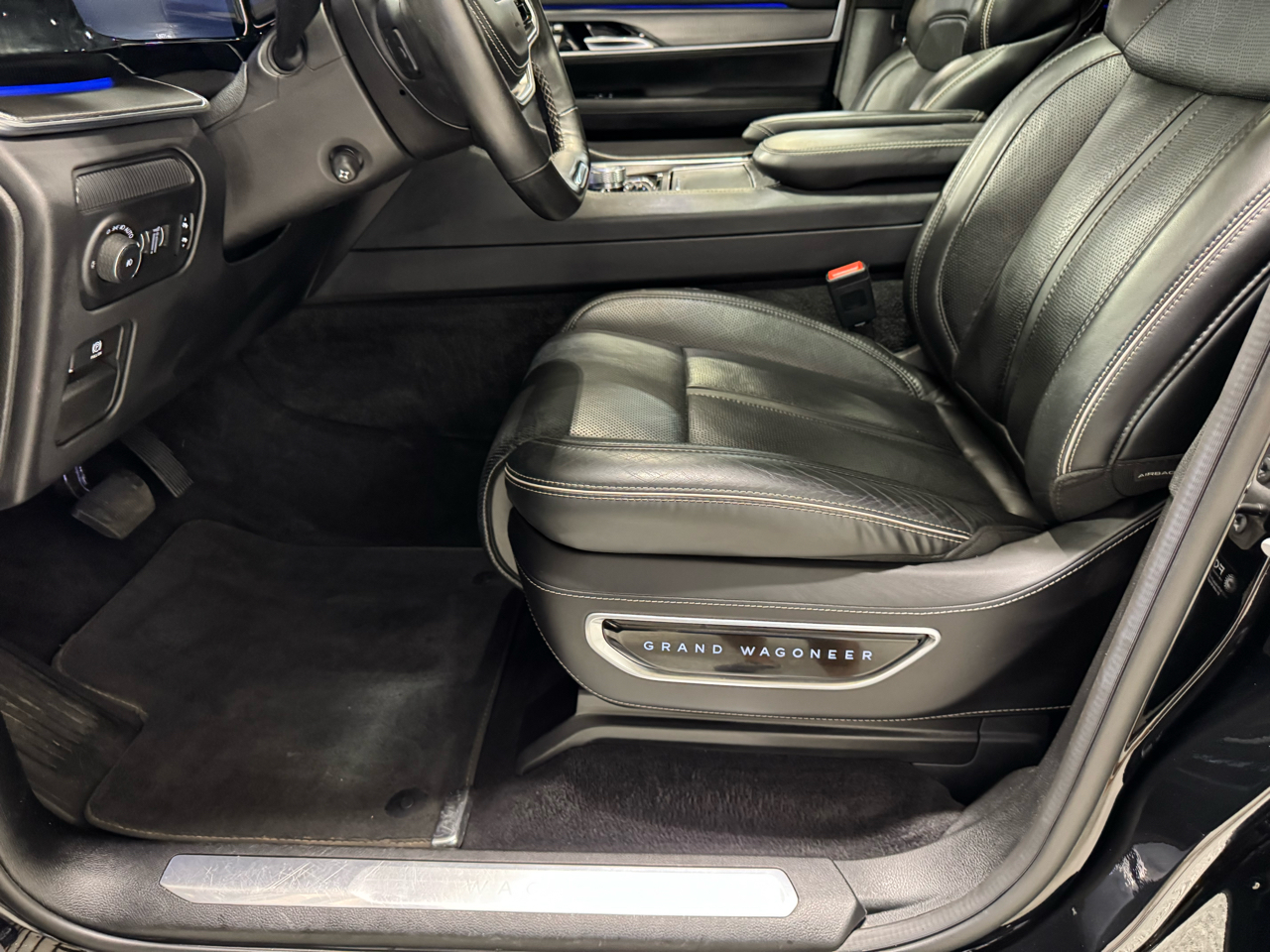 2023 Jeep Grand Wagoneer II photo 20