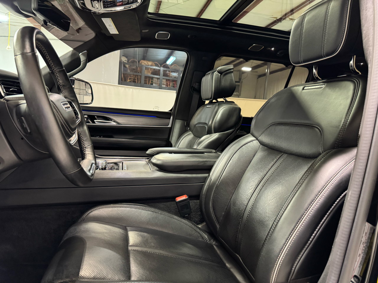 2023 Jeep Grand Wagoneer II photo 21