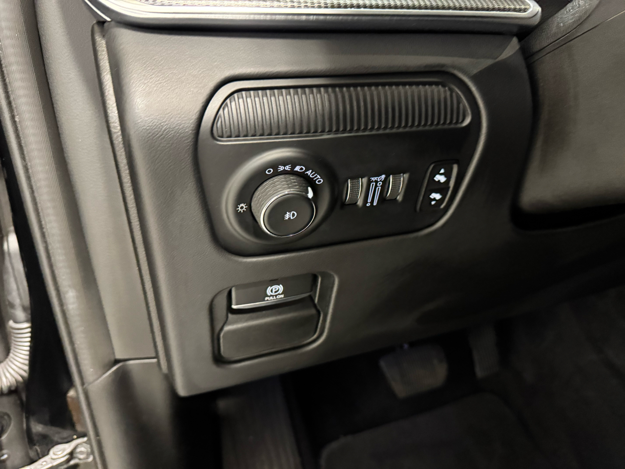 2023 Jeep Grand Wagoneer II photo 22