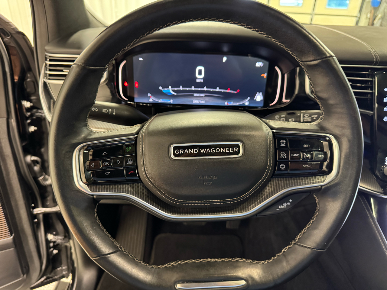 2023 Jeep Grand Wagoneer II photo 30