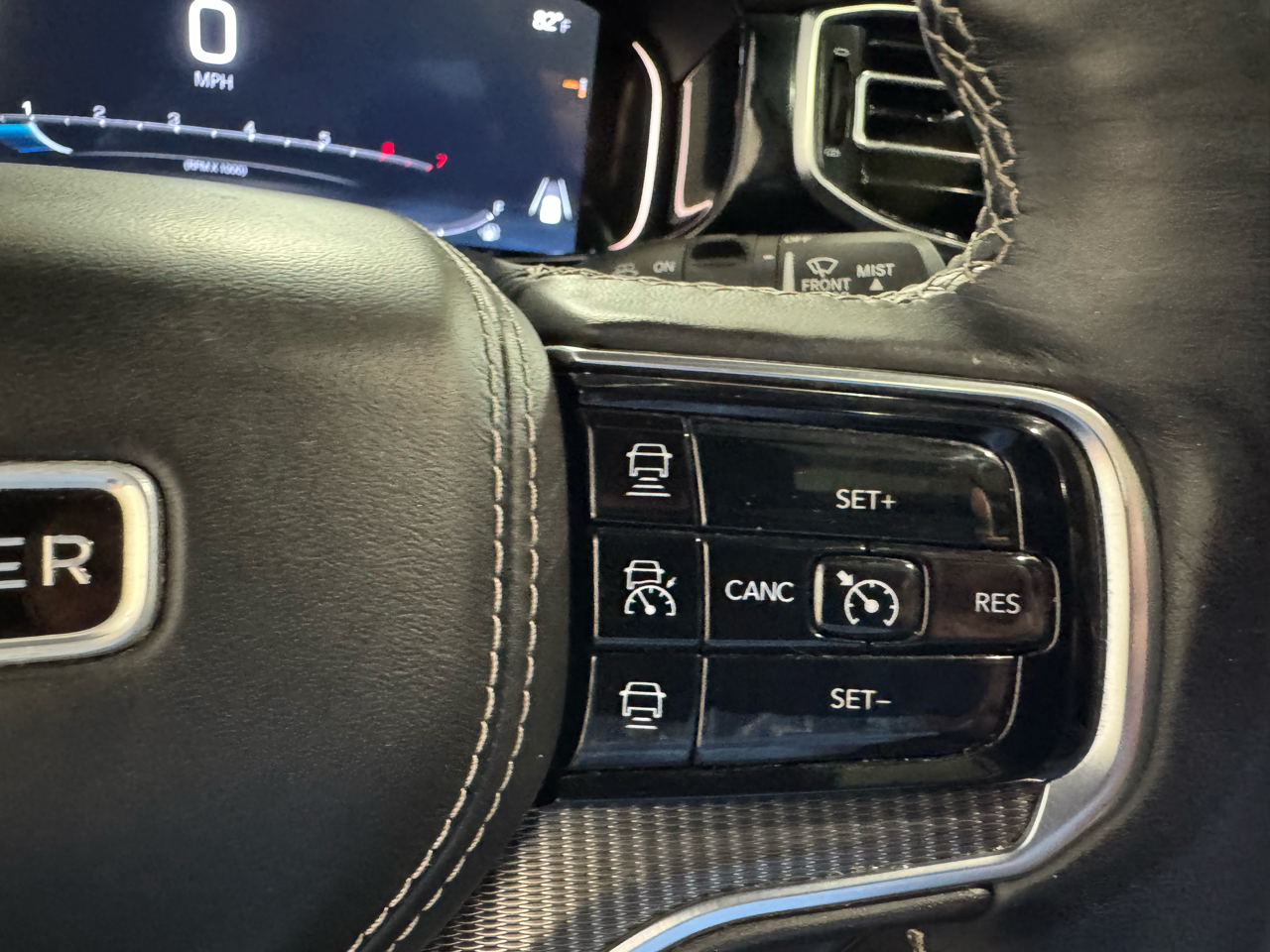 2023 Jeep Grand Wagoneer II photo 32