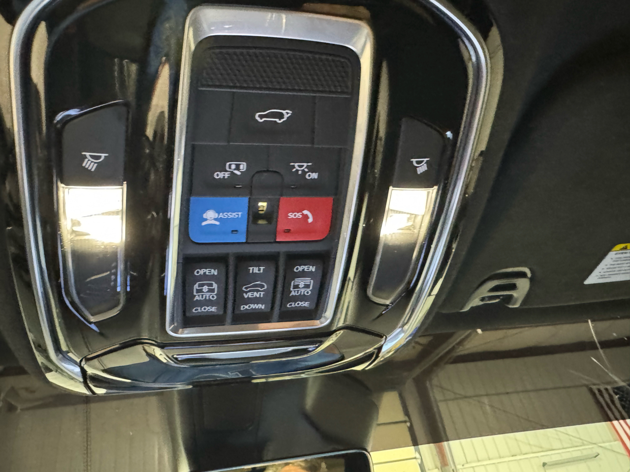 2023 Jeep Grand Wagoneer II photo 34