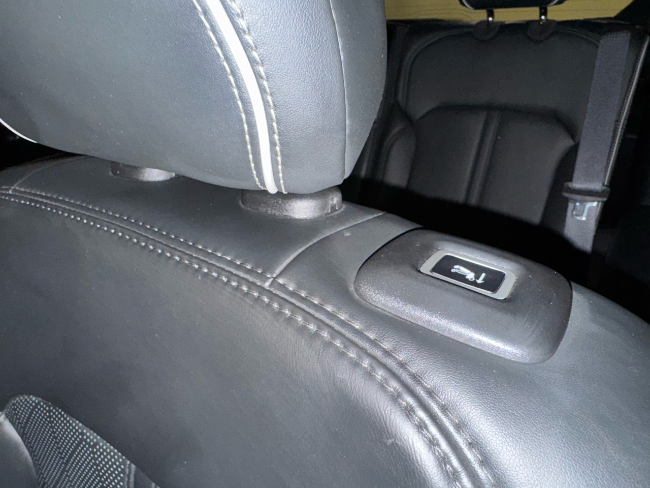 2023 Jeep Grand Wagoneer II photo 36
