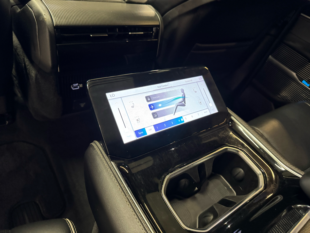 2023 Jeep Grand Wagoneer II photo 37
