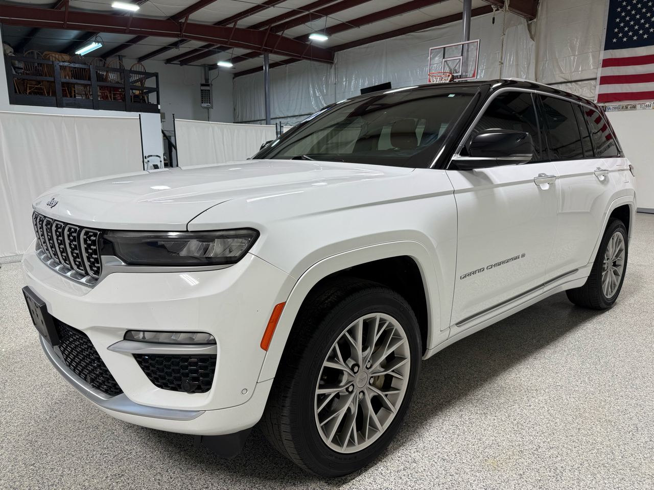 2022 Jeep Grand Cherokee Summit photo 4