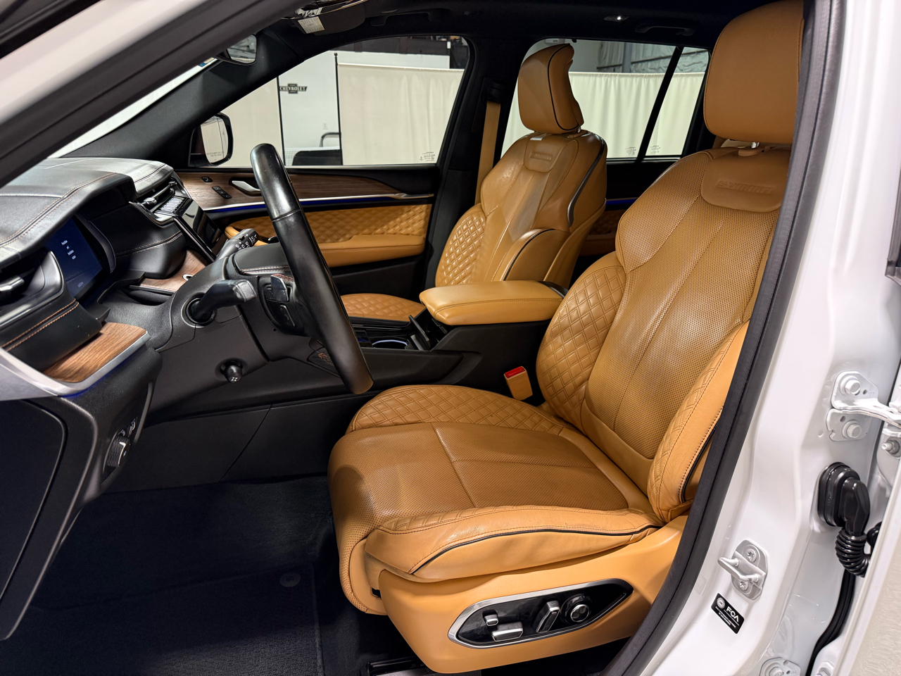 2022 Jeep Grand Cherokee Summit photo 5