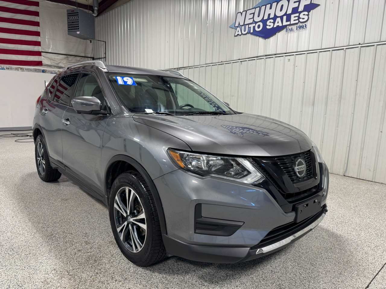 2019 Nissan Rogue SV AWD photo 2