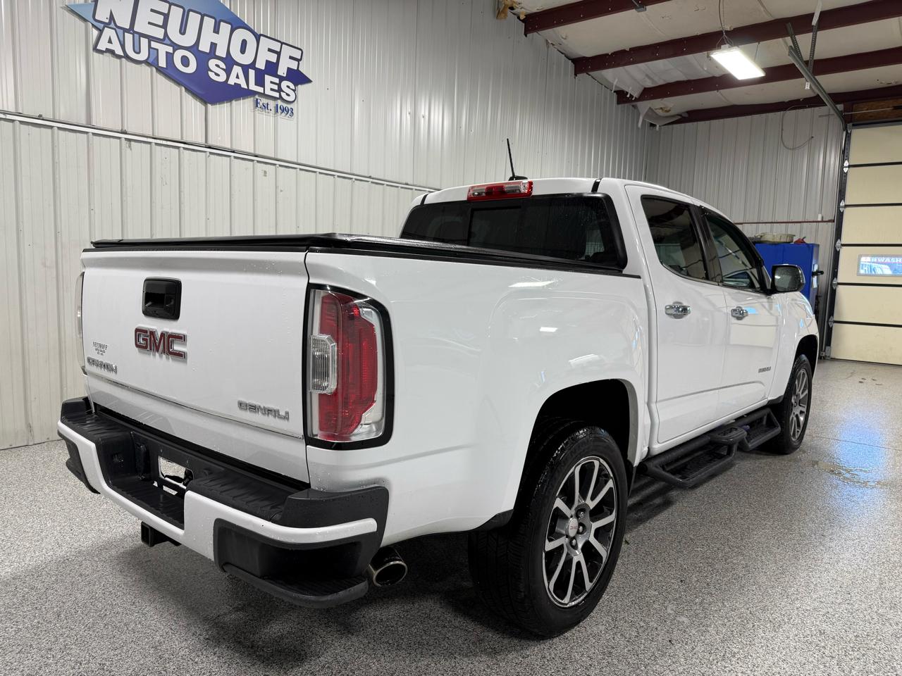 GMC Canyon Denali Crew Cab 4WD Long Box 2017