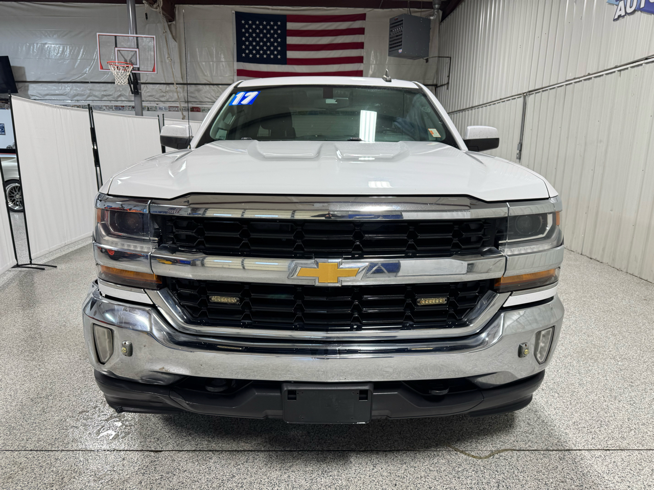 2017 Chevrolet Silverado 1500 LT photo 2