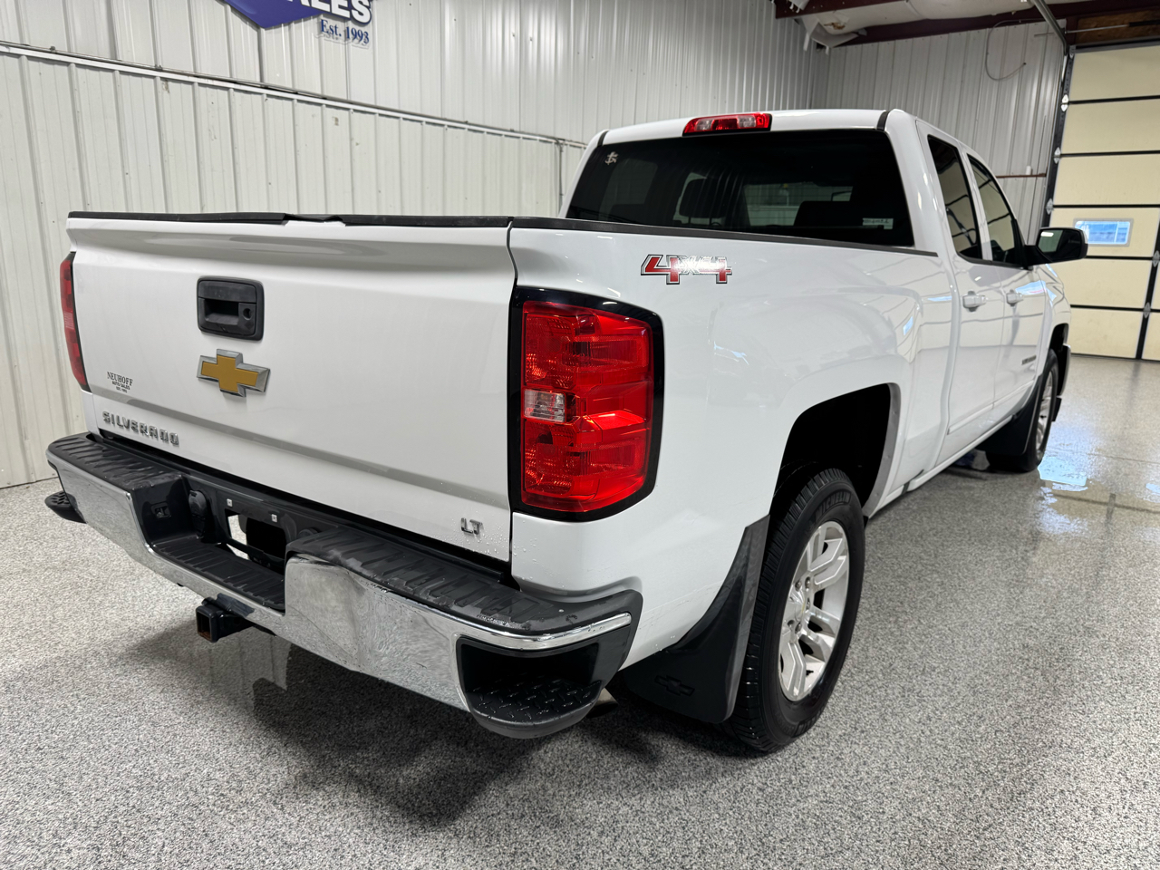 2017 Chevrolet Silverado 1500 LT photo 4