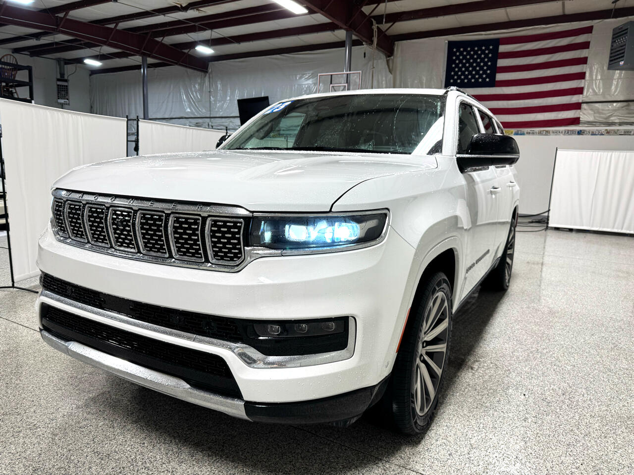 Jeep Grand Wagoneer Series II 4WD 2023