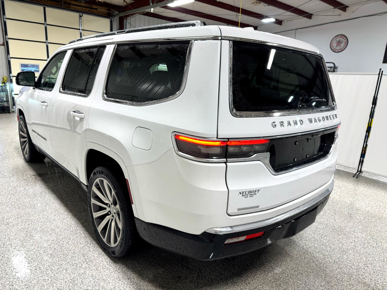 Jeep Grand Wagoneer Series II 4WD 2023