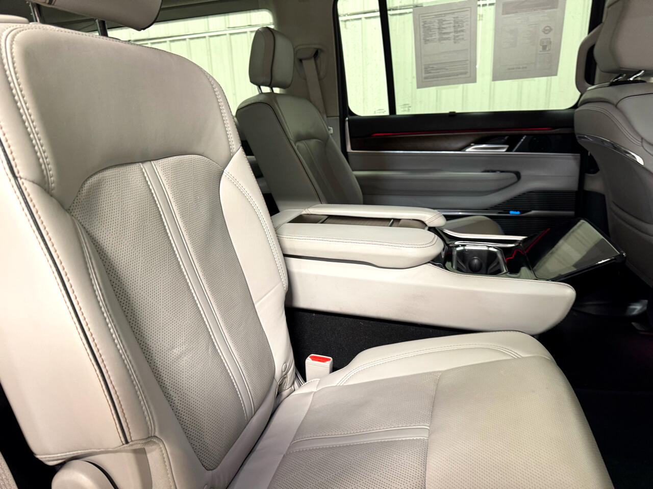 Jeep Grand Wagoneer Series II 4WD 2023