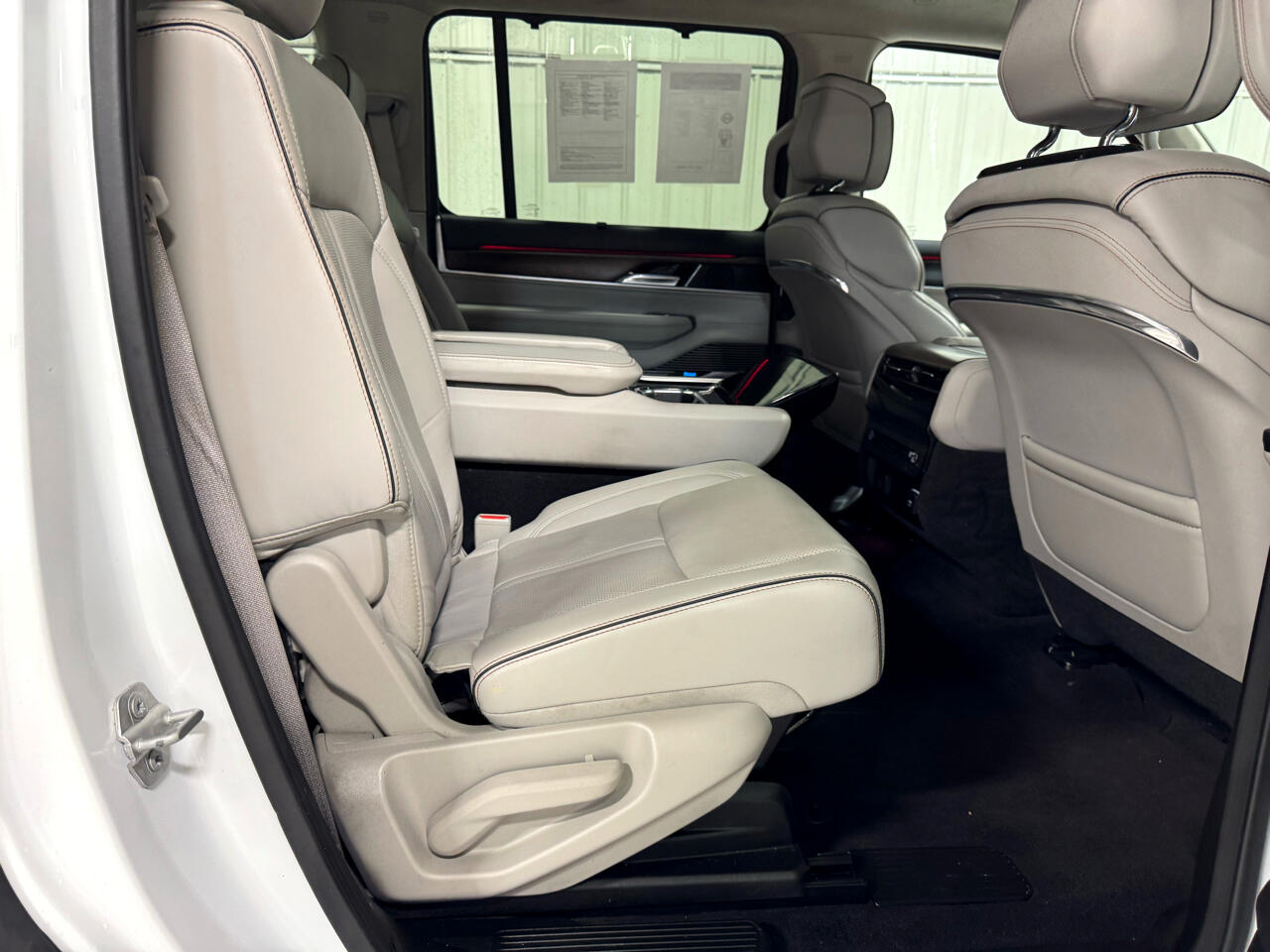 Jeep Grand Wagoneer Series II 4WD 2023