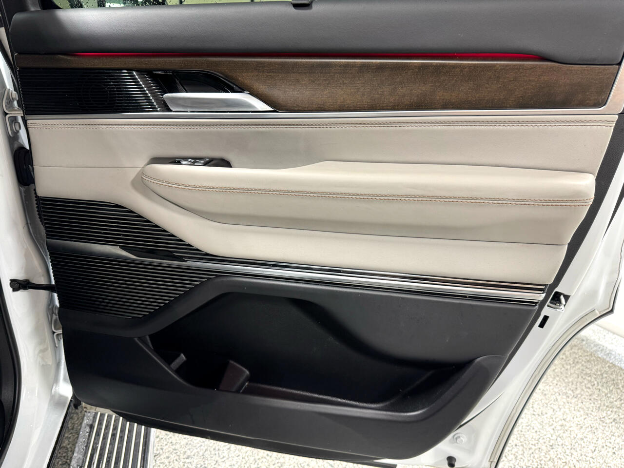 Jeep Grand Wagoneer Series II 4WD 2023