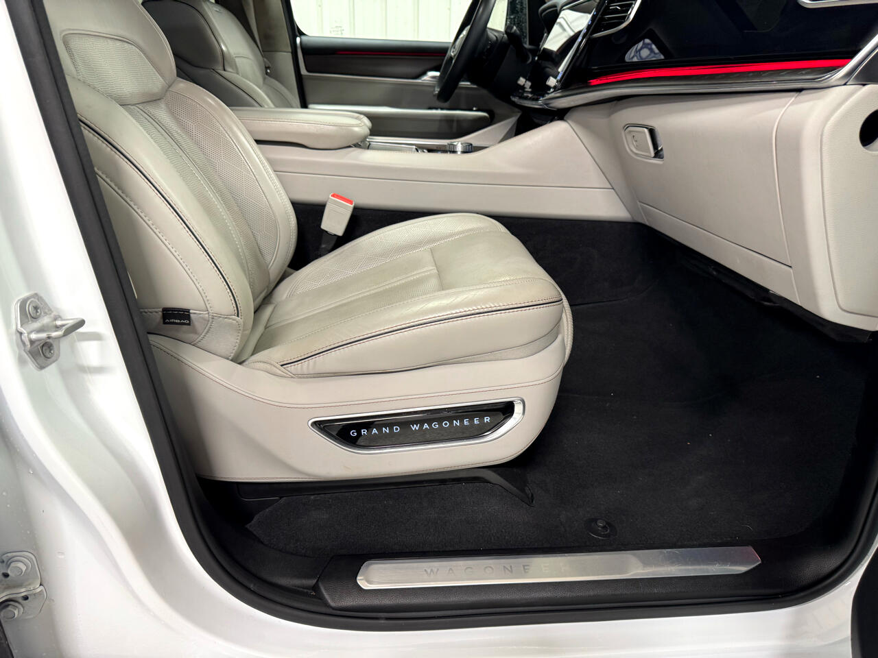 Jeep Grand Wagoneer Series II 4WD 2023
