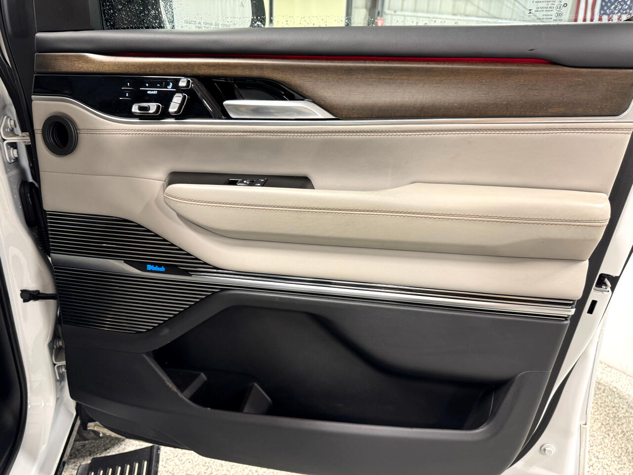 Jeep Grand Wagoneer Series II 4WD 2023