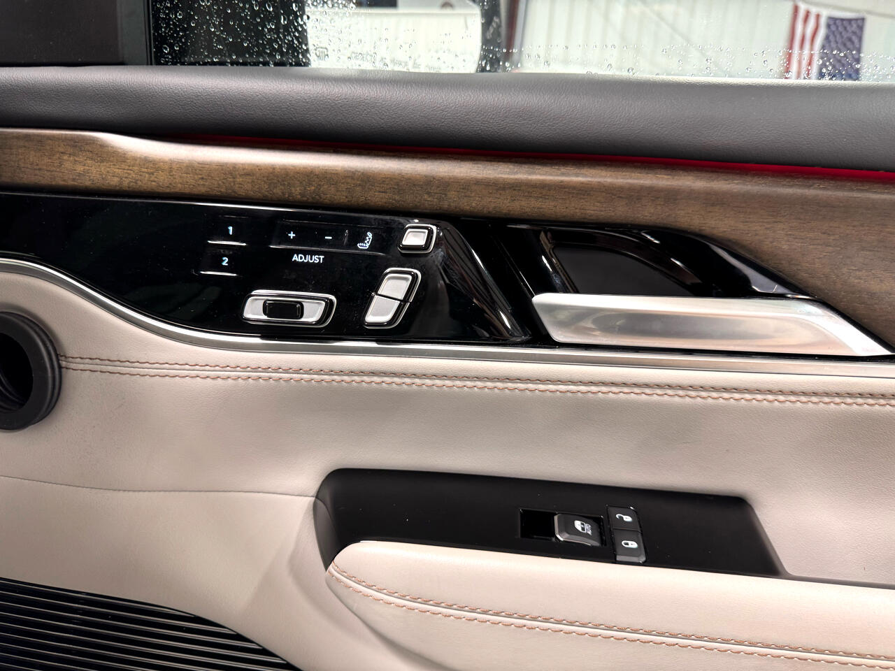 Jeep Grand Wagoneer Series II 4WD 2023