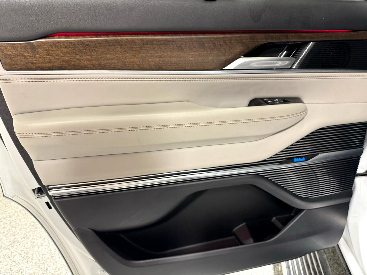 Jeep Grand Wagoneer Series II 4WD 2023