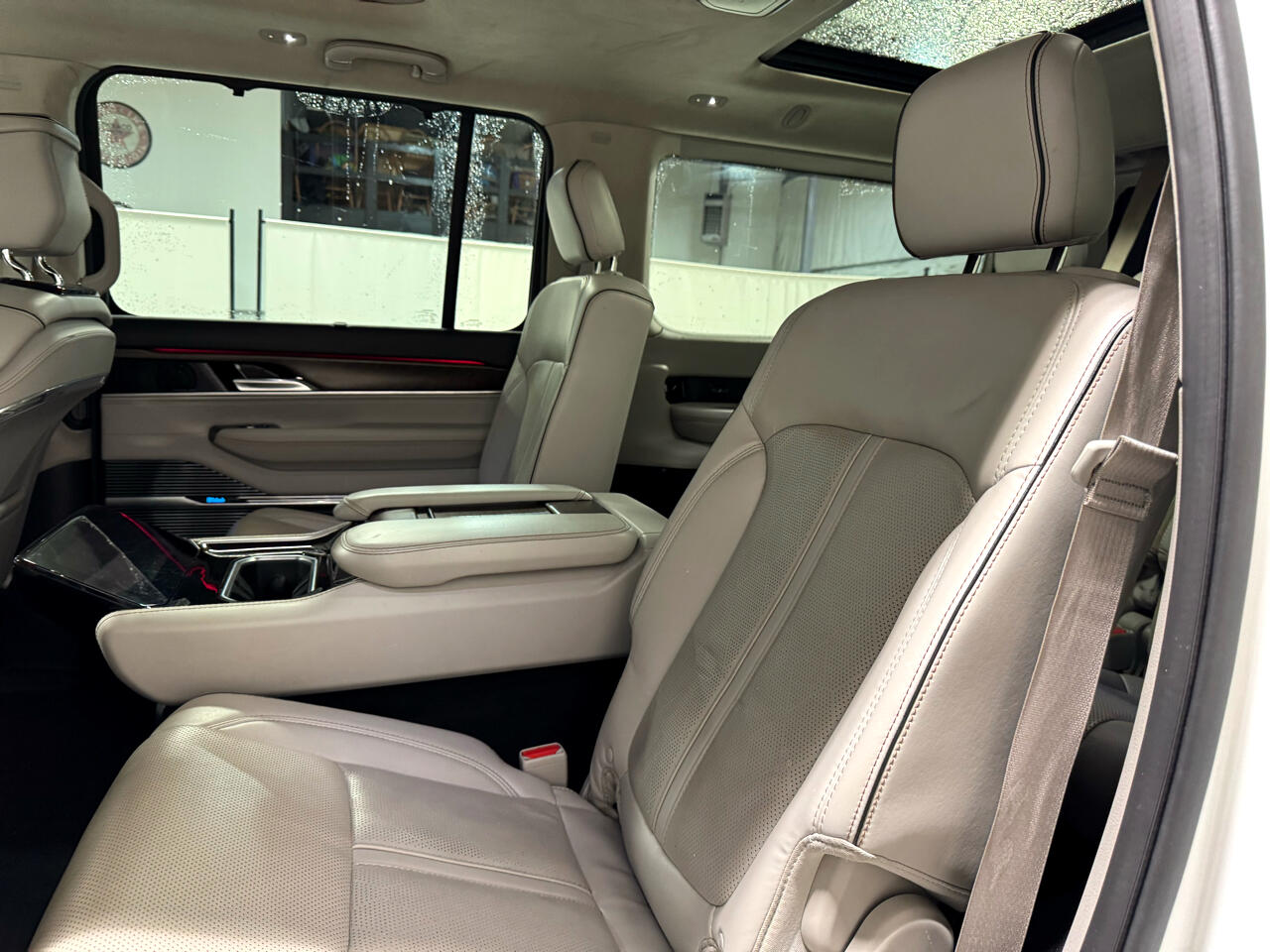 Jeep Grand Wagoneer Series II 4WD 2023