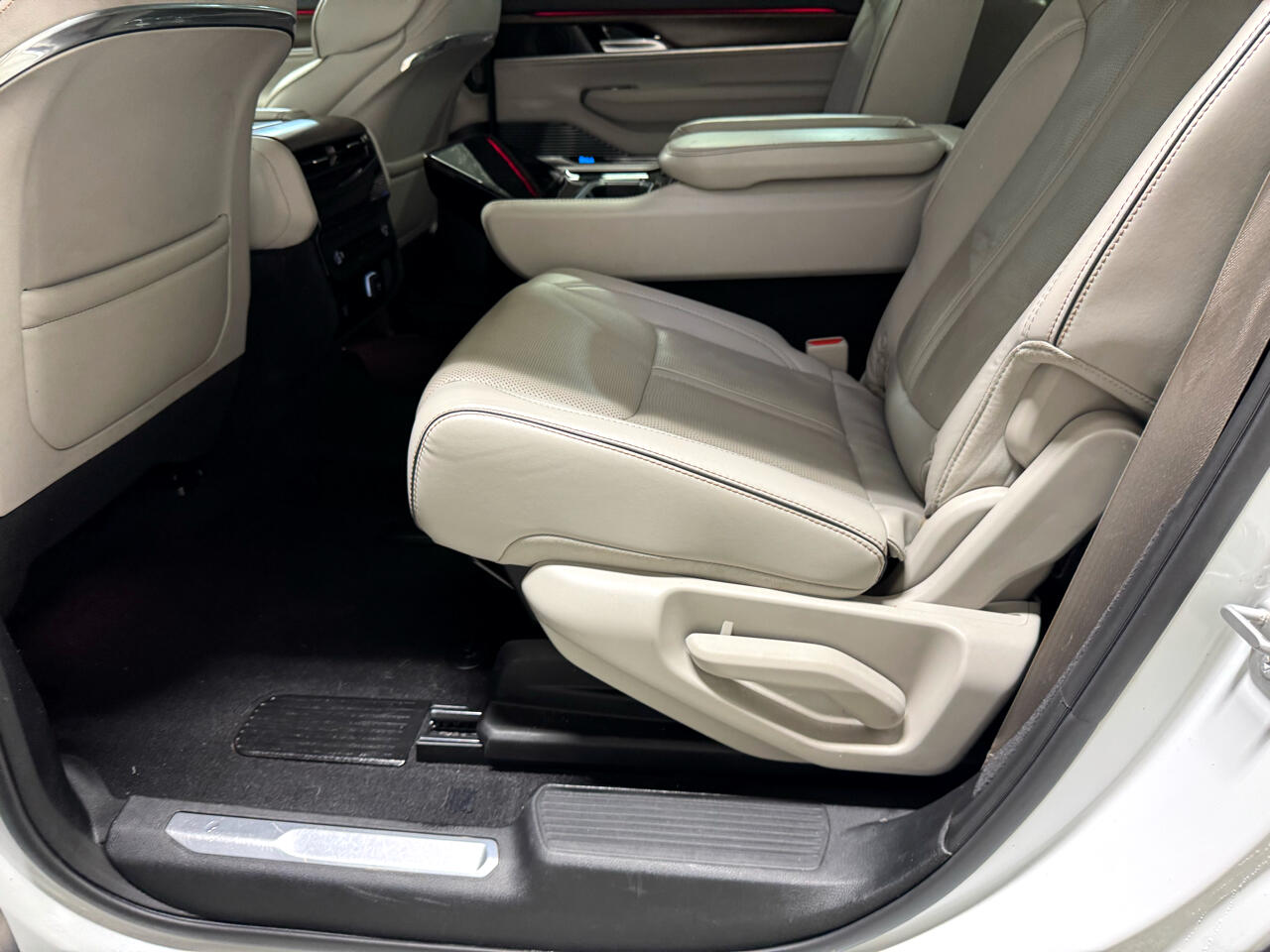 Jeep Grand Wagoneer Series II 4WD 2023