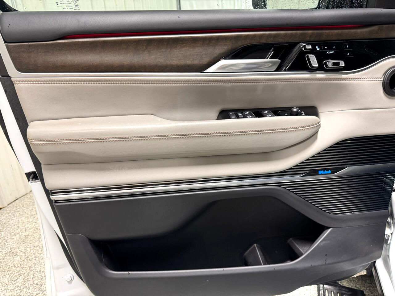 Jeep Grand Wagoneer Series II 4WD 2023