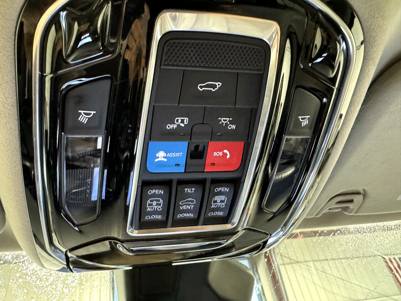 Jeep Grand Wagoneer Series II 4WD 2023