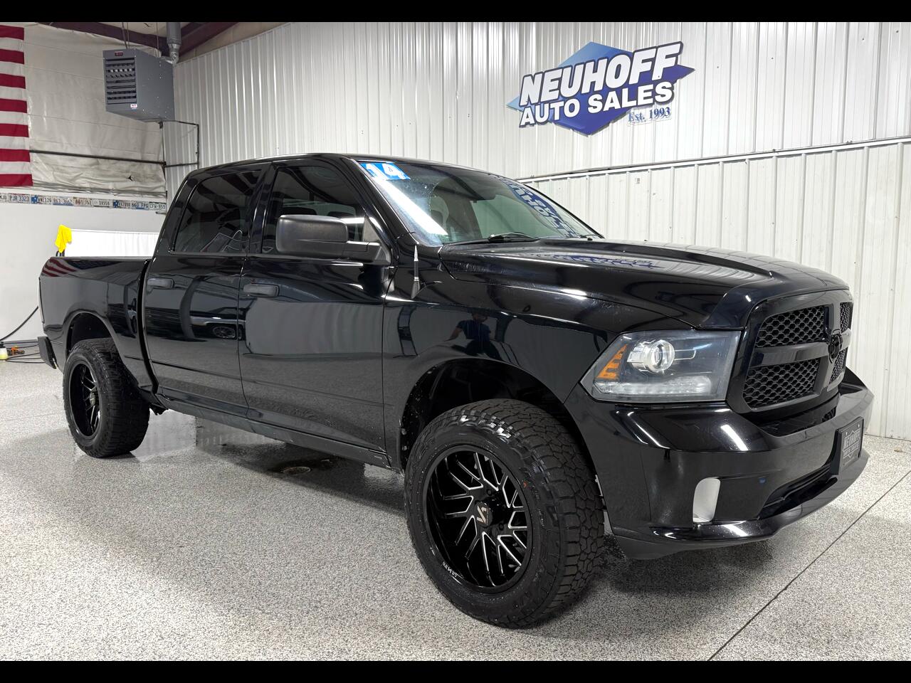 RAM 1500 4WD Crew Cab 140.5" ST 2014