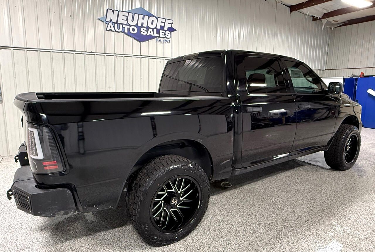 RAM 1500 4WD Crew Cab 140.5" ST 2014