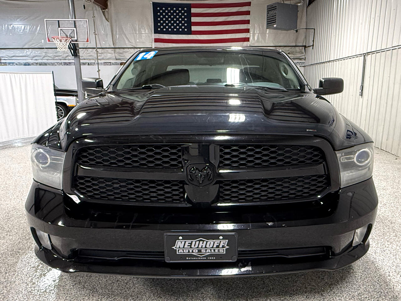 RAM 1500 4WD Crew Cab 140.5" ST 2014