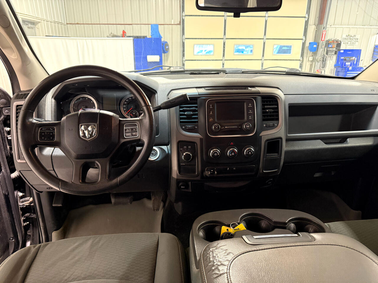 RAM 1500 4WD Crew Cab 140.5" ST 2014