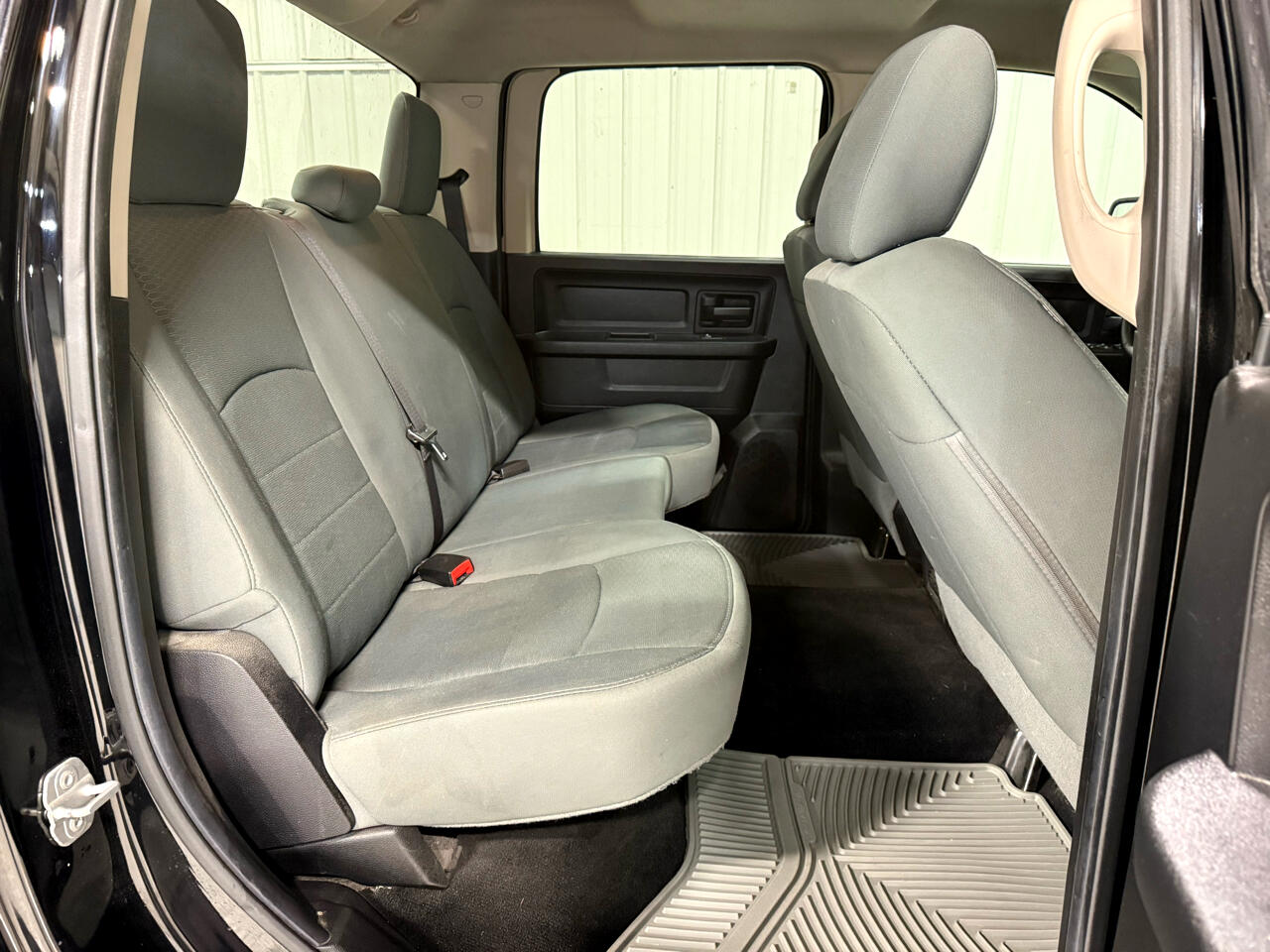 RAM 1500 4WD Crew Cab 140.5" ST 2014