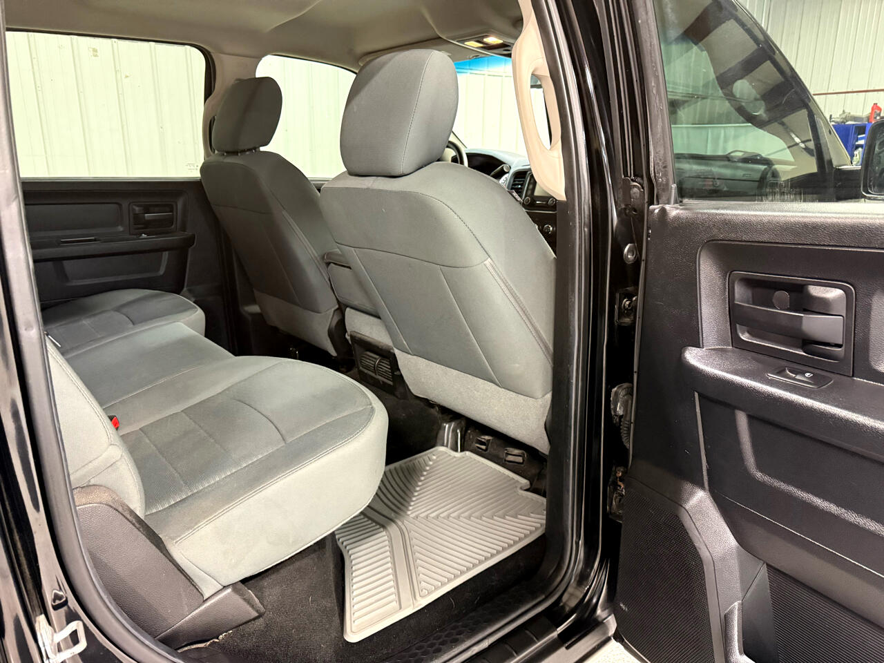 RAM 1500 4WD Crew Cab 140.5" ST 2014