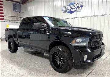 2014 RAM 1500 4WD Crew Cab 140.5" ST