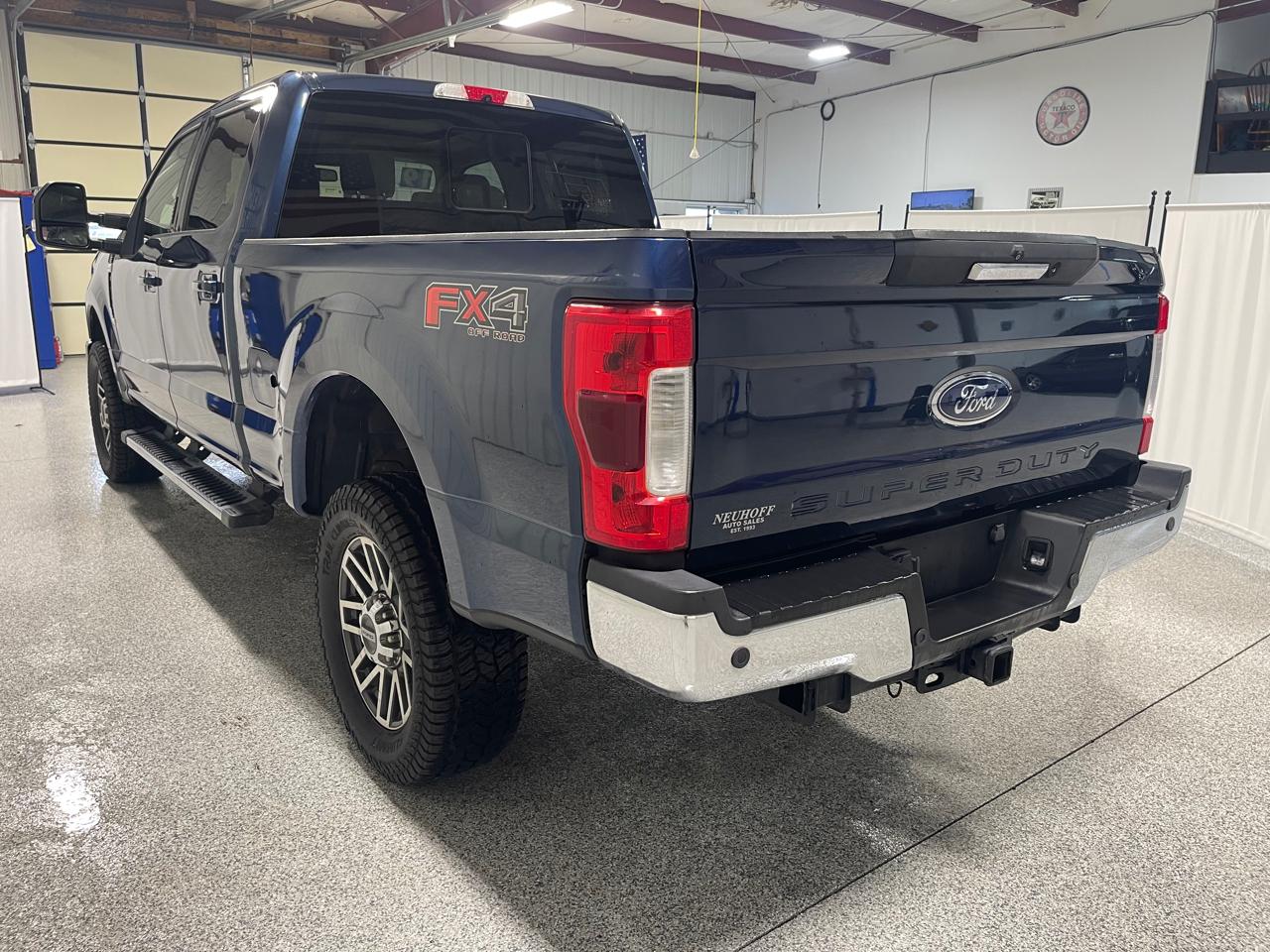 Ford F-250 SD Lariat Crew Cab Short Bed 4WD 2019