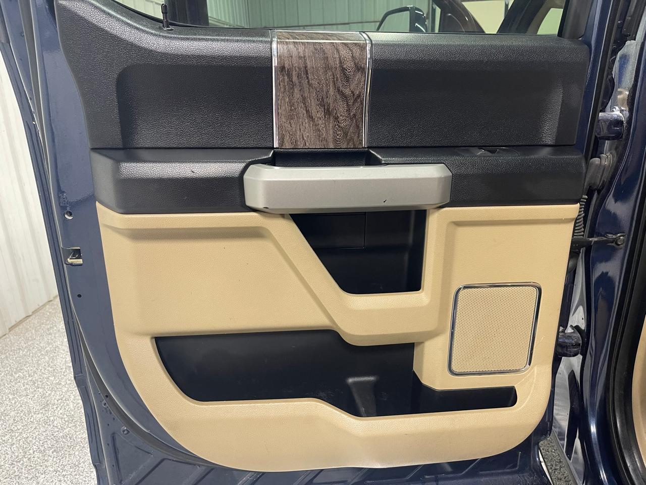 Ford F-250 SD Lariat Crew Cab Short Bed 4WD 2019