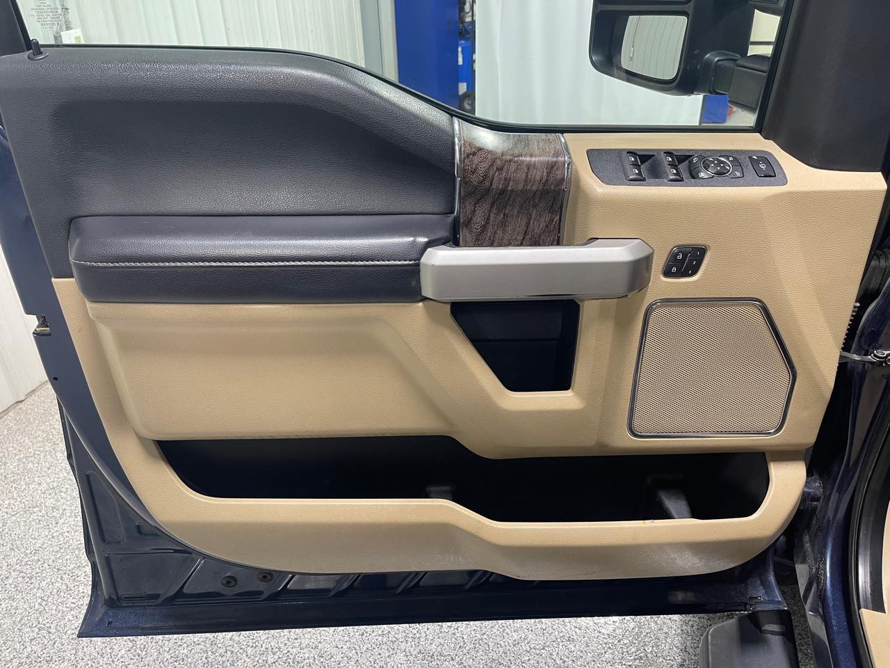 Ford F-250 SD Lariat Crew Cab Short Bed 4WD 2019