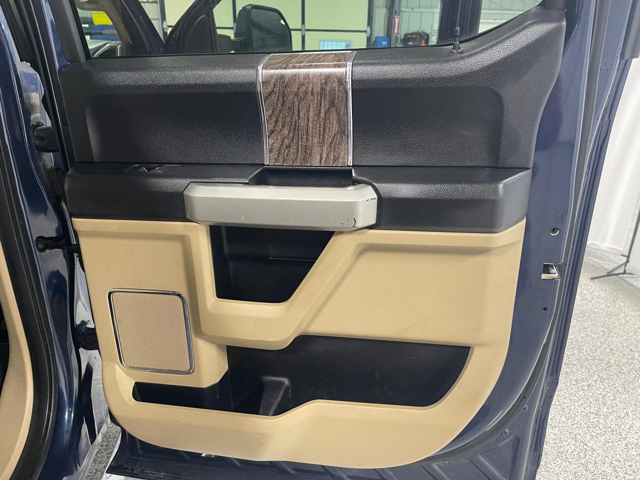 Ford F-250 SD Lariat Crew Cab Short Bed 4WD 2019