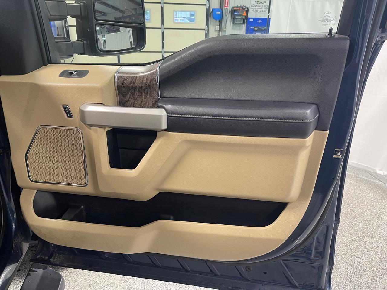 Ford F-250 SD Lariat Crew Cab Short Bed 4WD 2019
