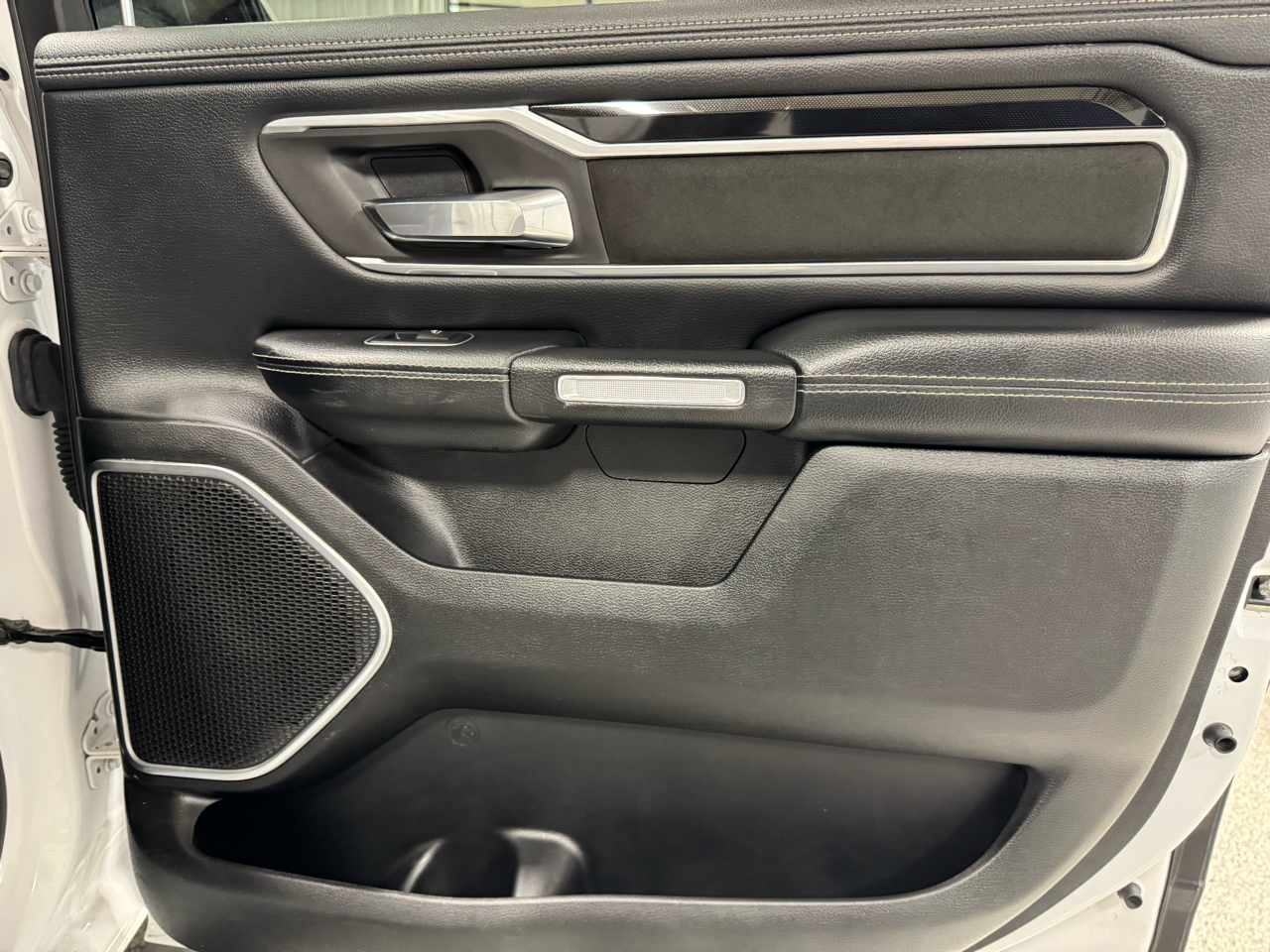 RAM 1500 Laramie Crew Cab SWB 4WD 2020