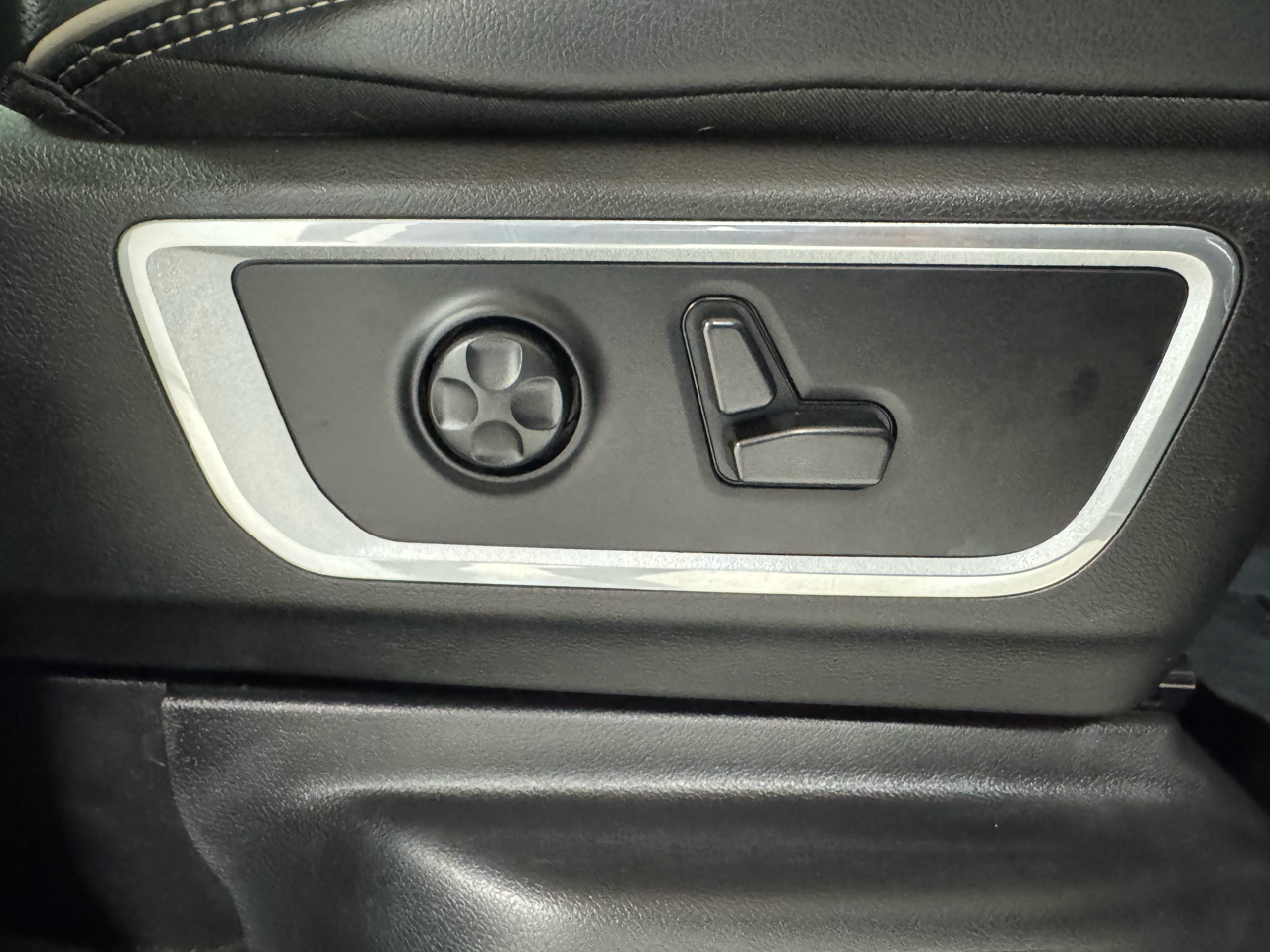 RAM 1500 Laramie Crew Cab SWB 4WD 2020