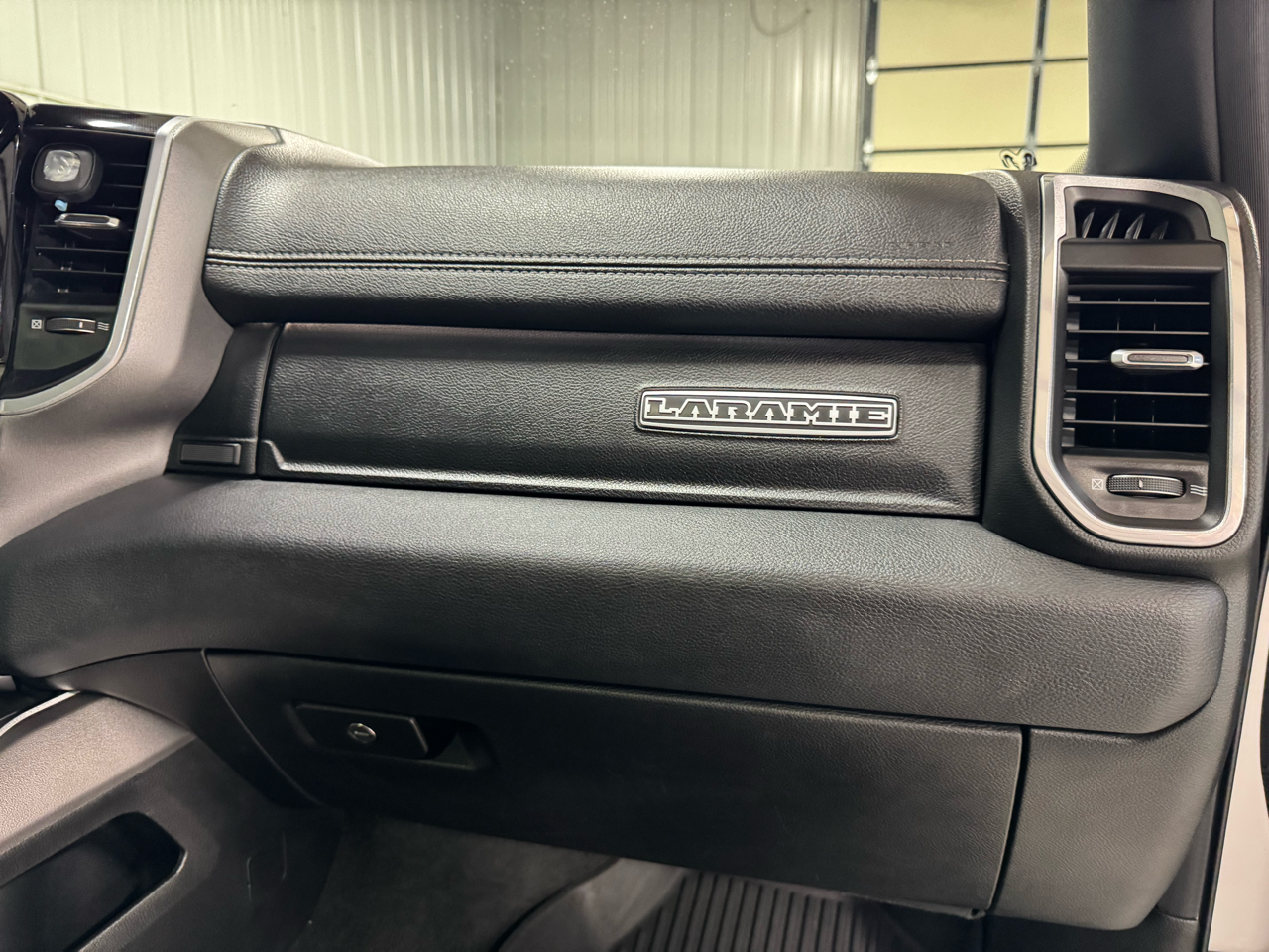 RAM 1500 Laramie Crew Cab SWB 4WD 2020